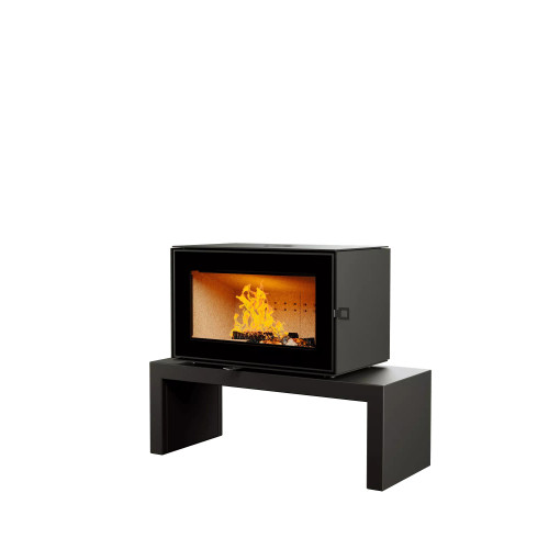 ПЕЧЬ-КАМИН КУБ 800 на подиуме